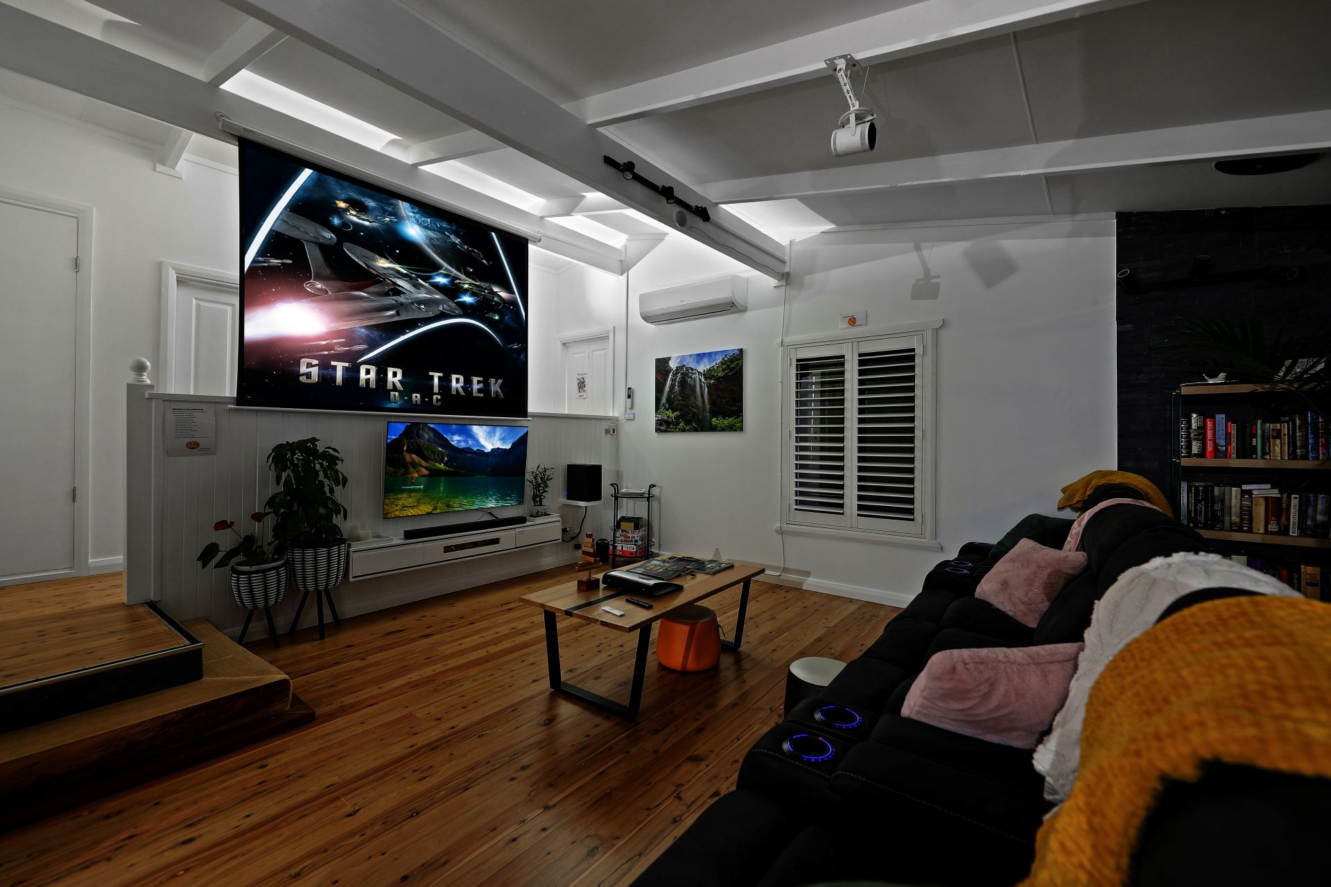 Retreat Living Room Photo 2