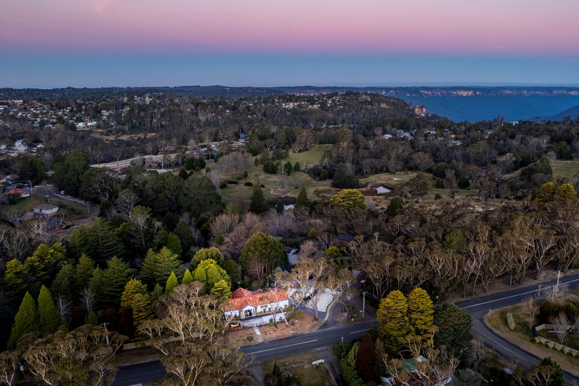 Palace Surrounds and Extras Photo 1