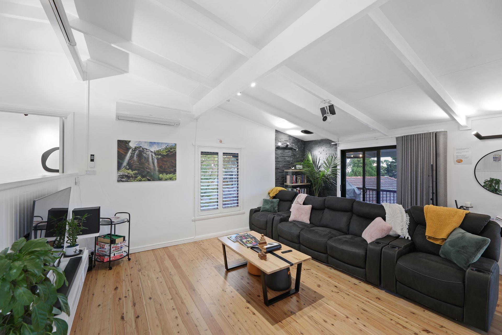 Retreat Living Room Photo 1