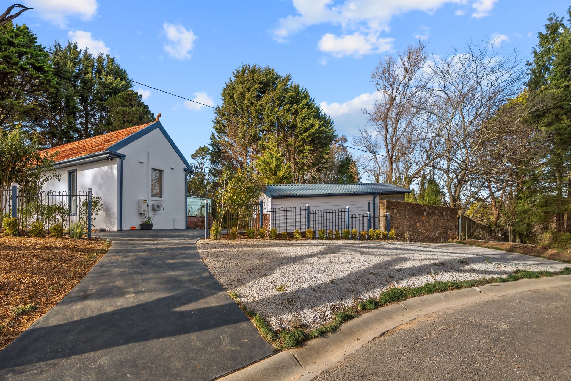 Palace Parking and Outdoors Photo 1