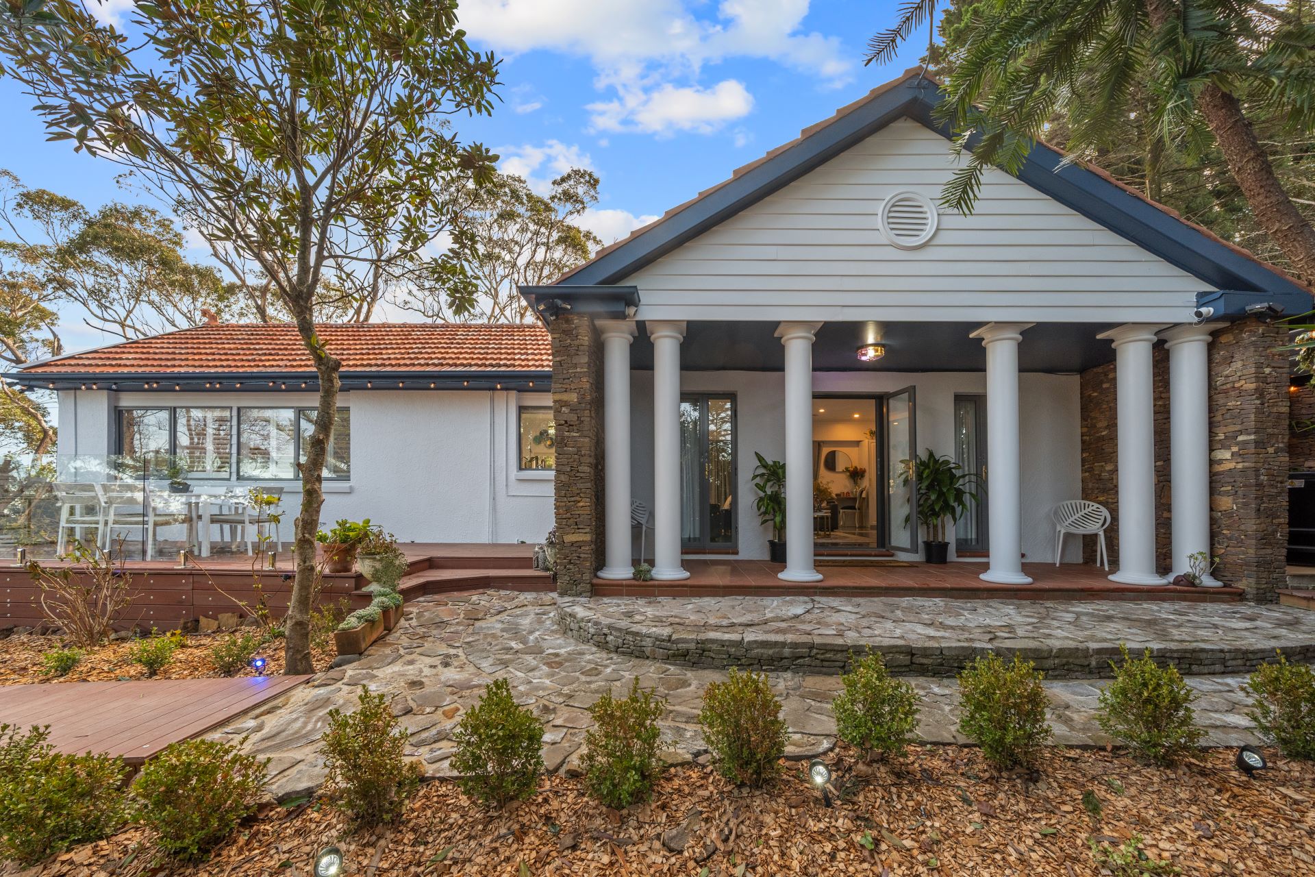 Palace Parking and Outdoors Photo 4