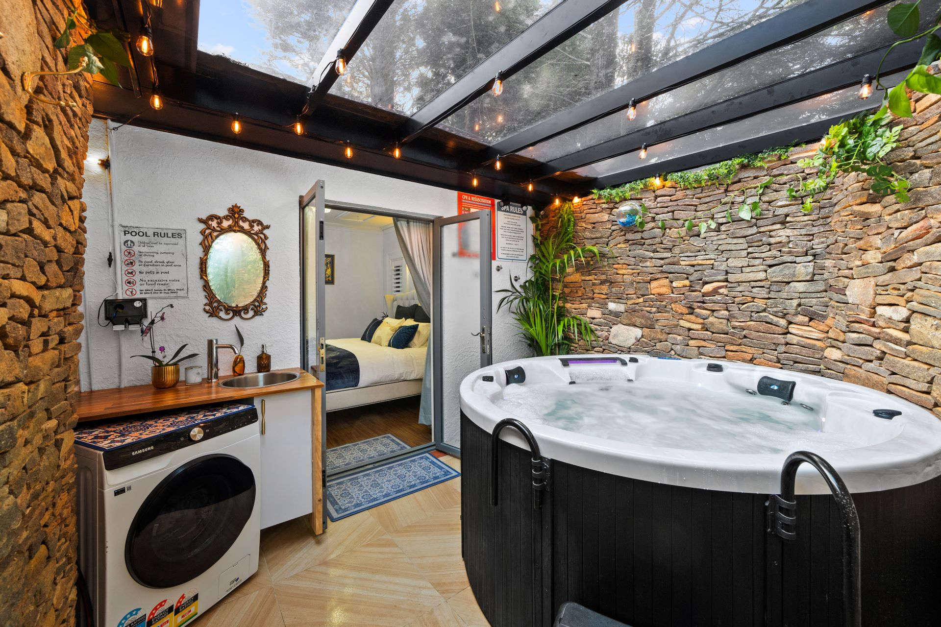 Palace Spa and Laundry Photo 1