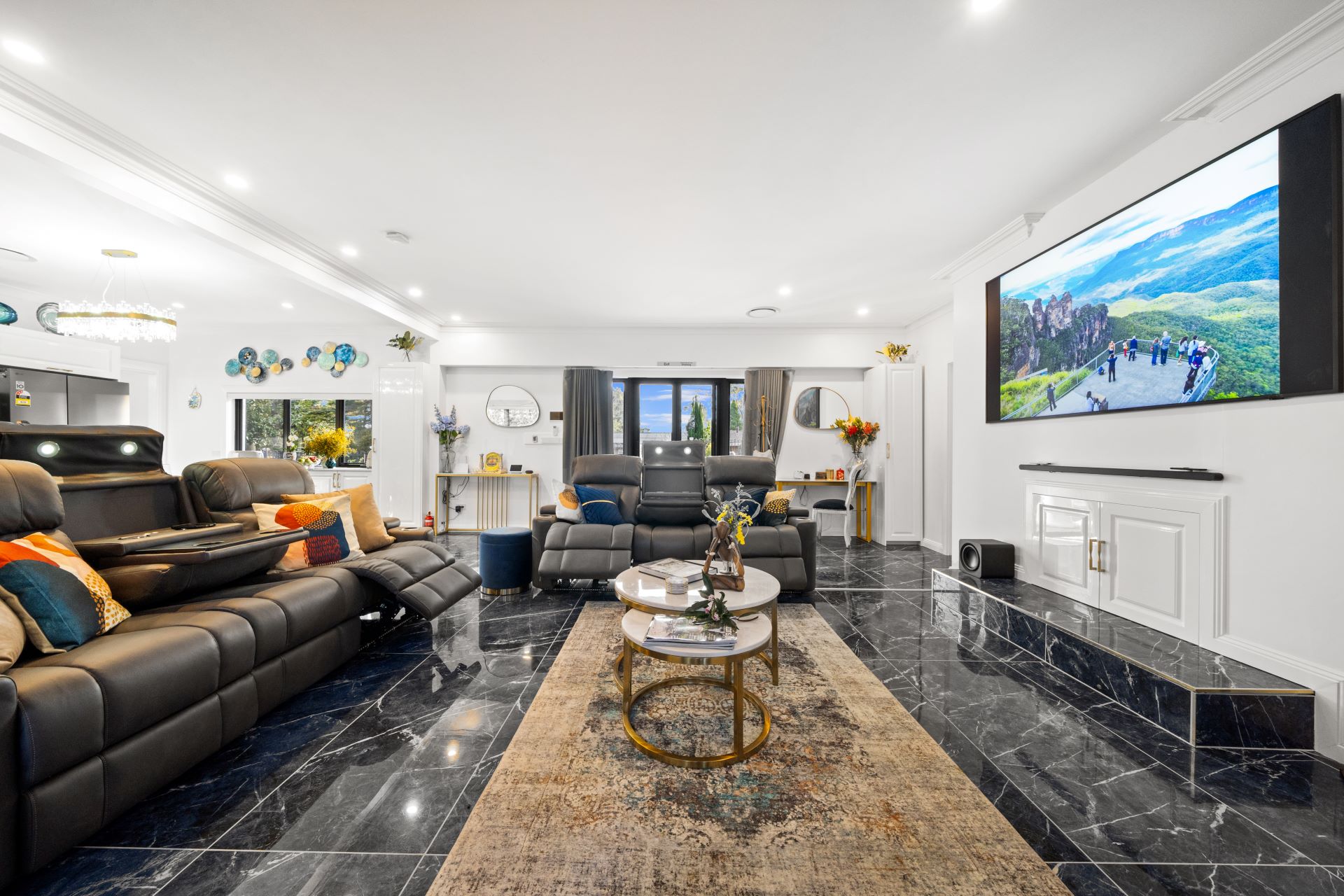 Palace Living Room Photo 1