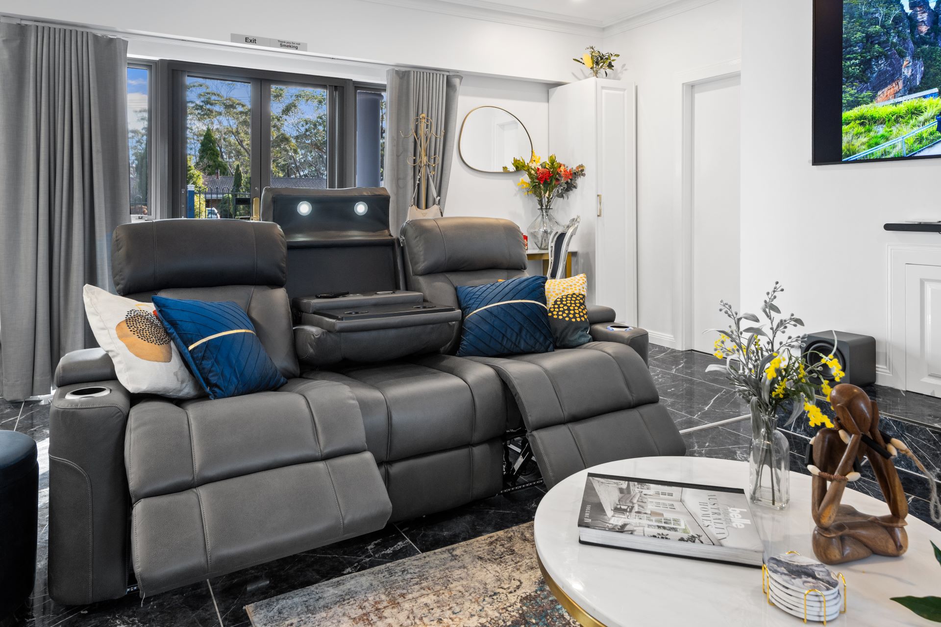 Palace Living Room Photo 2