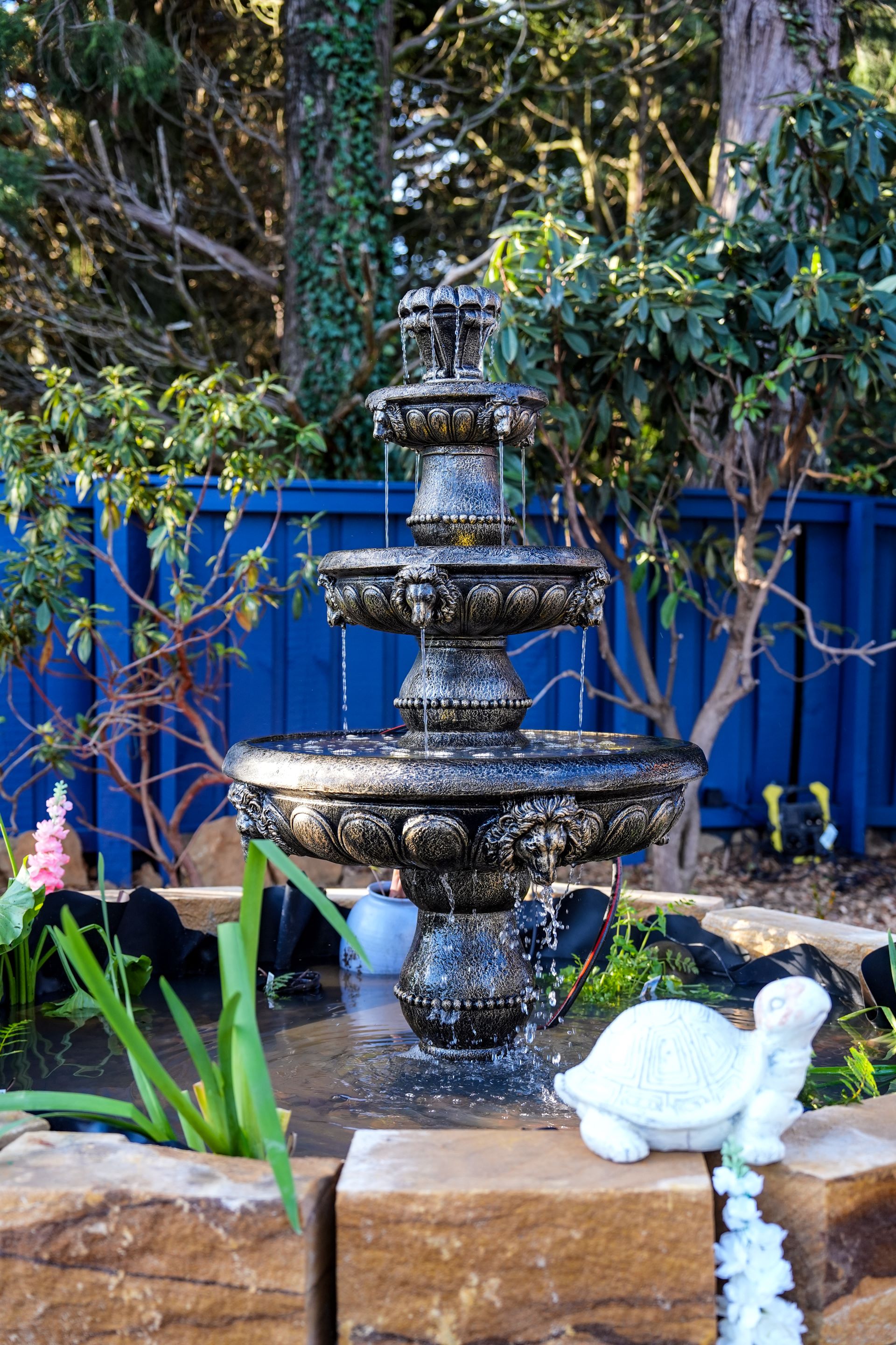 Palace Courtyard and Garden Photo 3