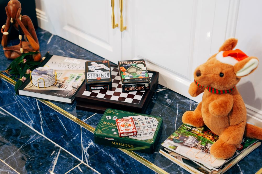 Palace Living Room Photo 5